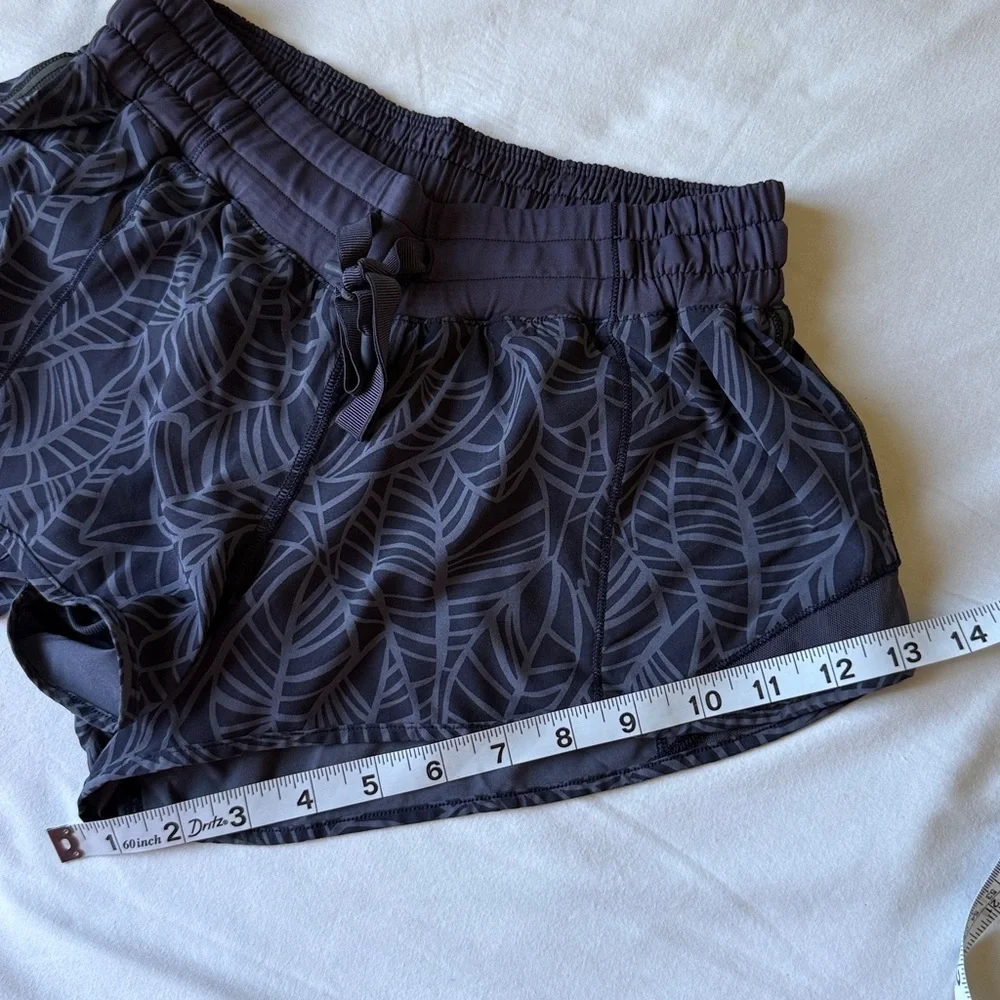 Lululemon Hotty Hot Short✨✨ Pretty Palm Cadet Greyvy / Cadet Blue✨✨